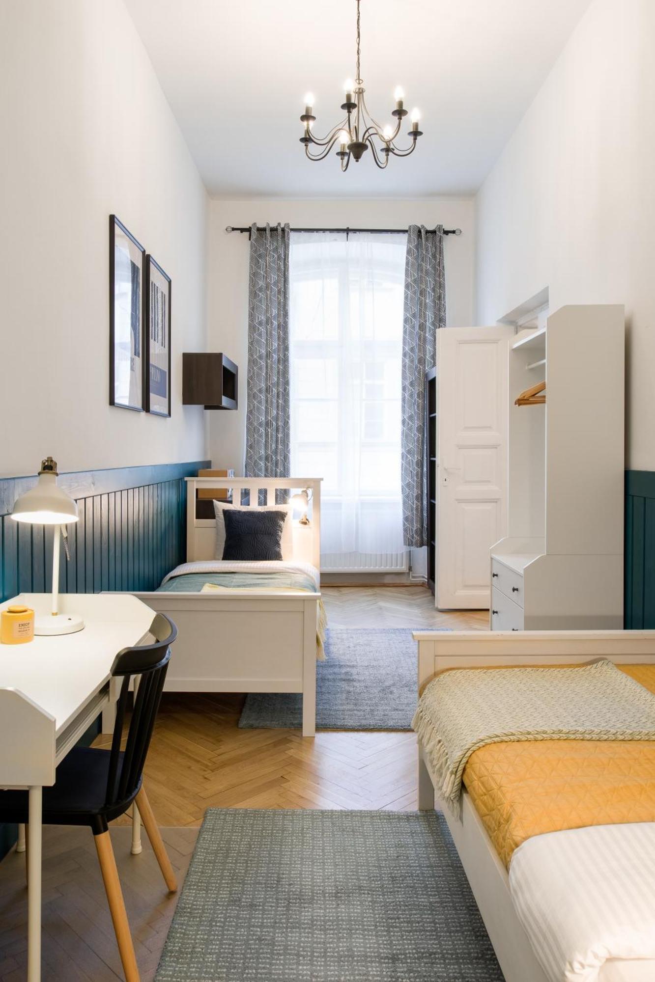 Wawelove Spacious 3 Bedroom 1 Min To Main Sq! *